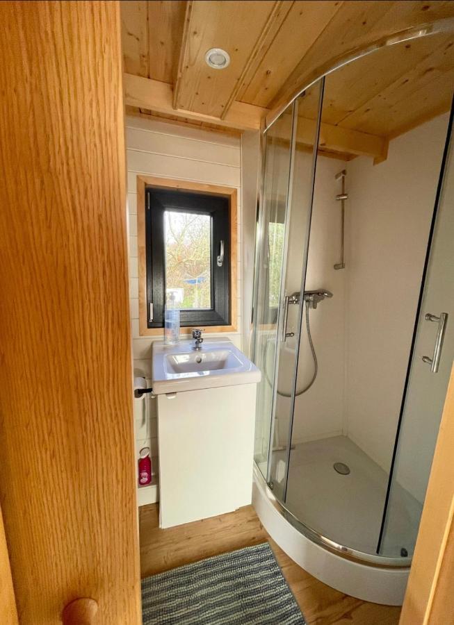 Villa Tiny House With Garden And Jacuzzi Near Amsterdam à Vijfhuizen Extérieur photo