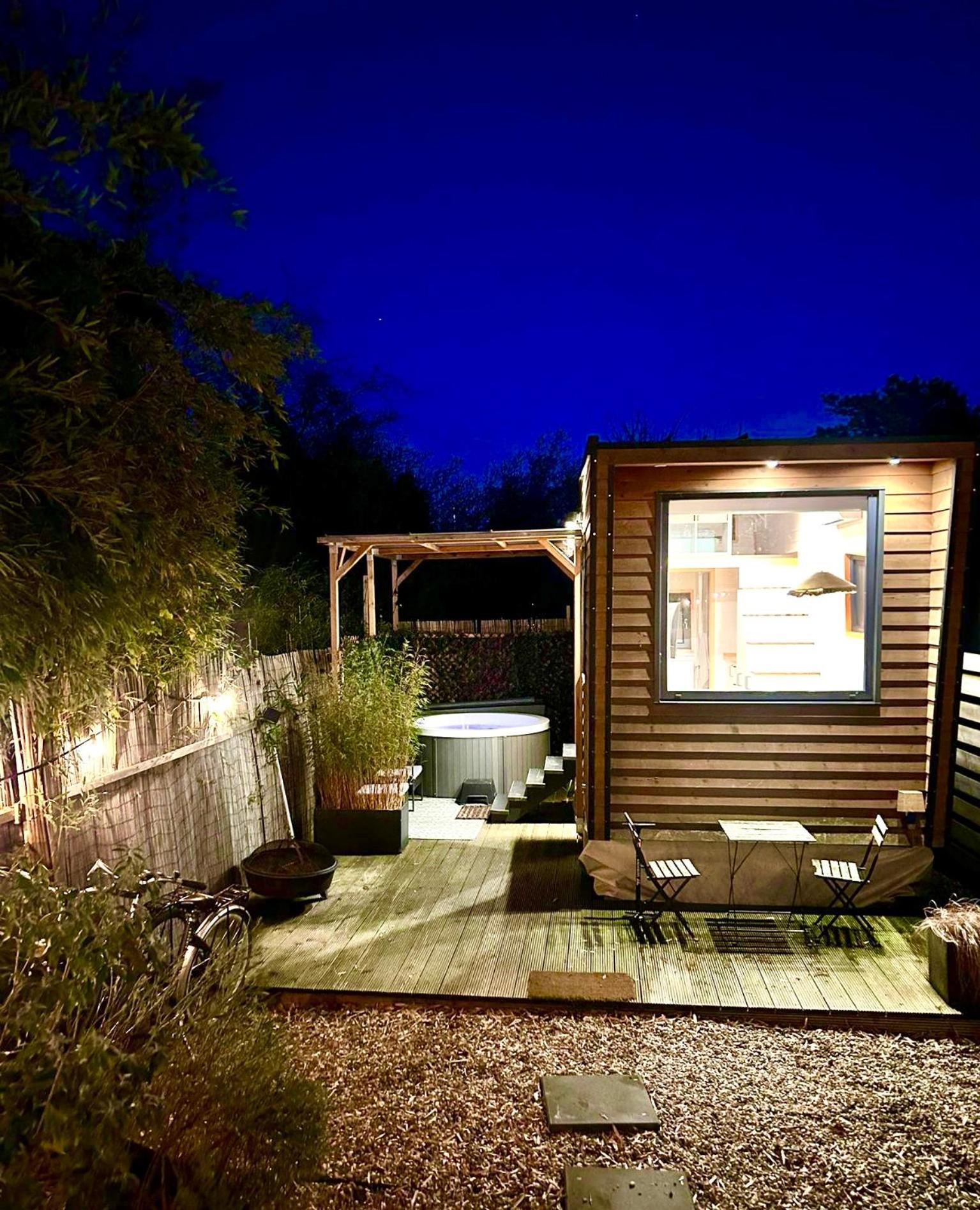 Villa Tiny House With Garden And Jacuzzi Near Amsterdam à Vijfhuizen Extérieur photo