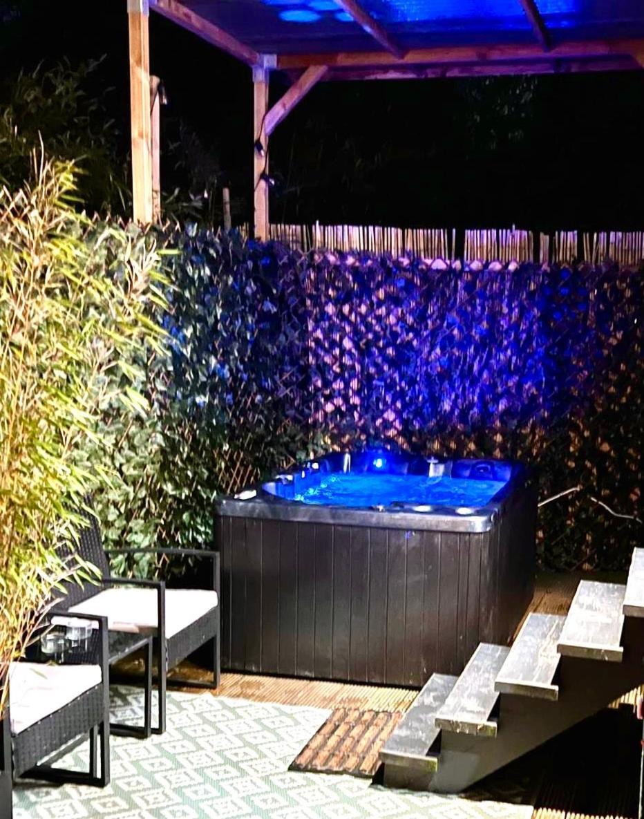 Villa Tiny House With Garden And Jacuzzi Near Amsterdam à Vijfhuizen Extérieur photo